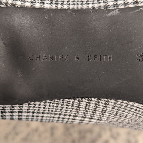 Charles & Keith Shoes - Size 39 Embroidered Plaid Ankle Bootie with Kitten Heel - Picture 5 of 6